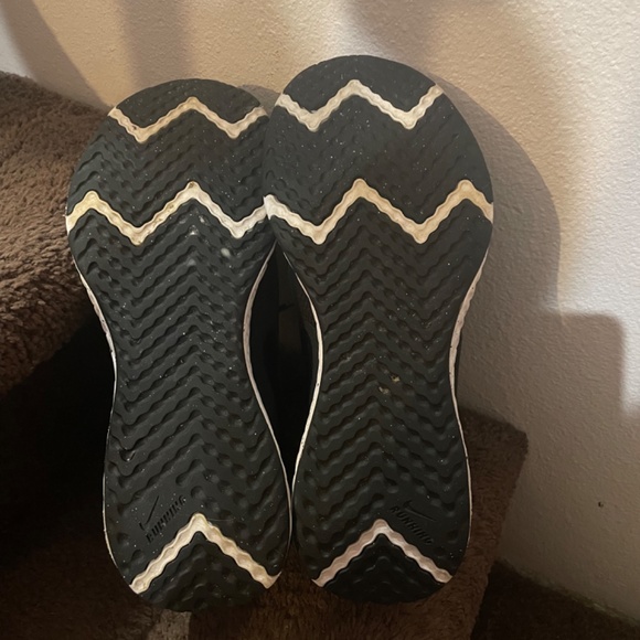 Sneakers by Nike Revolution - Picture 4 of 7